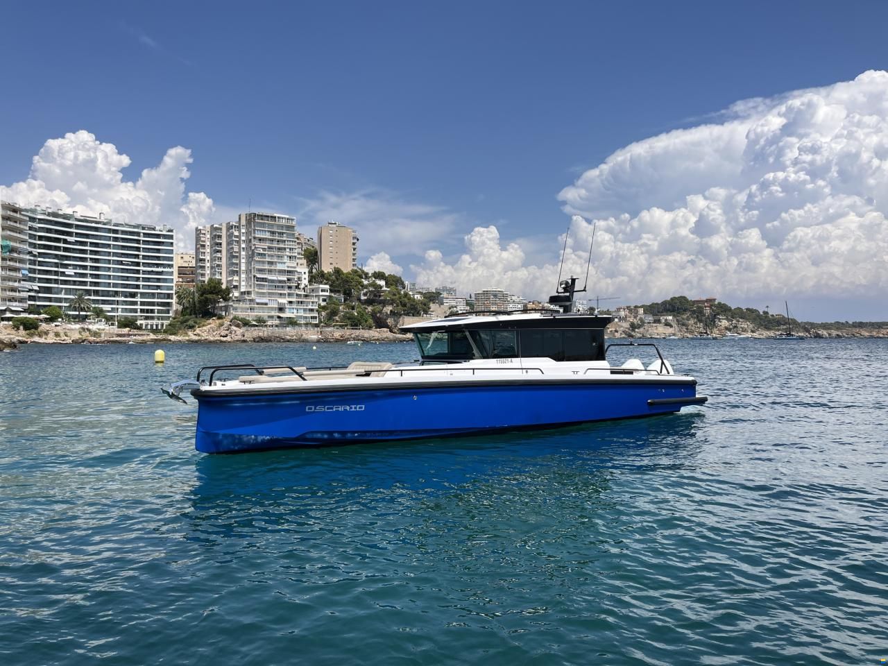 Axopar 37 Cross Cabin