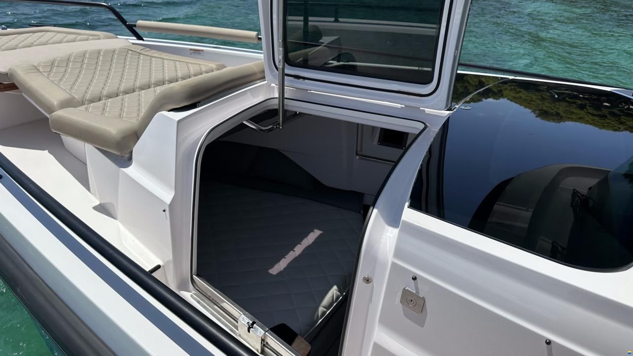 Axopar 37 Cross Cabin