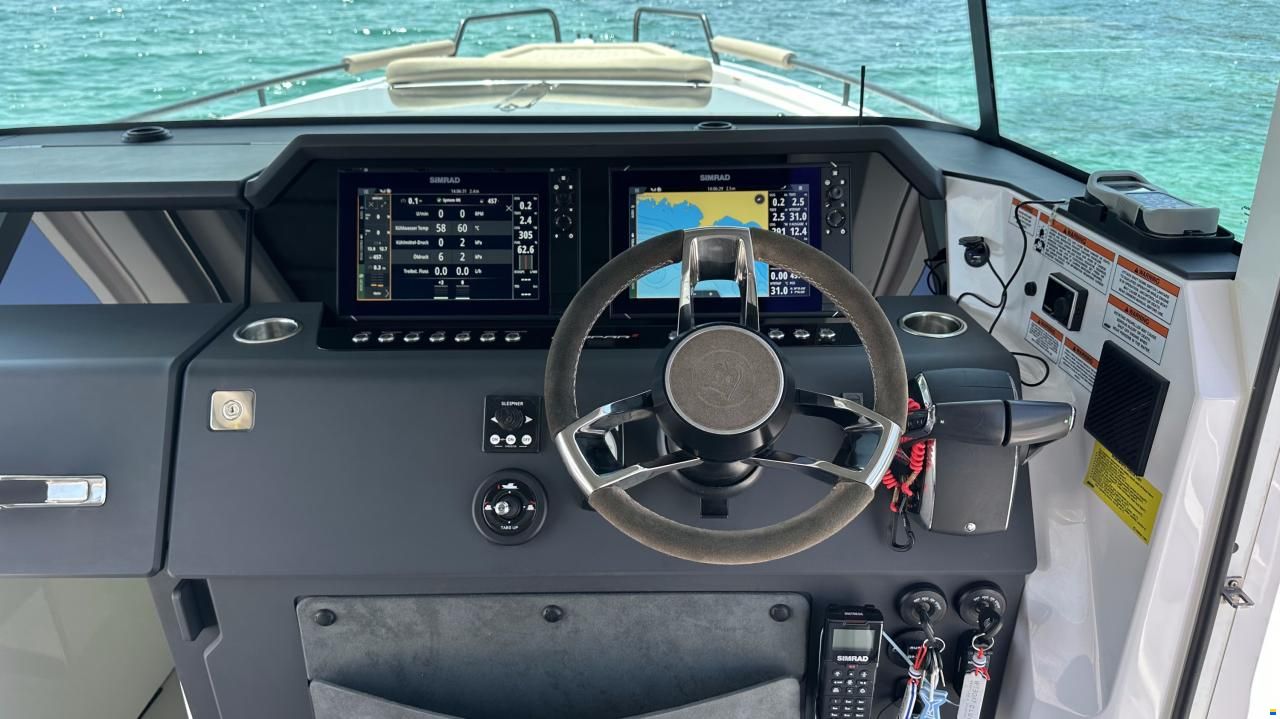 Axopar 37 Cross Cabin