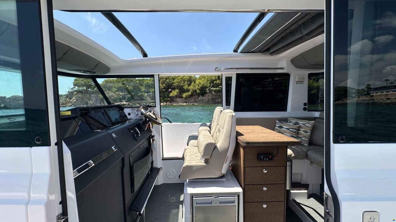 Axopar 37 Cross Cabin