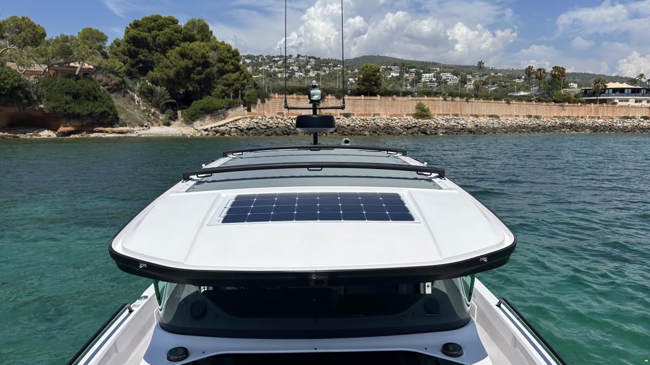 Axopar 37 Cross Cabin
