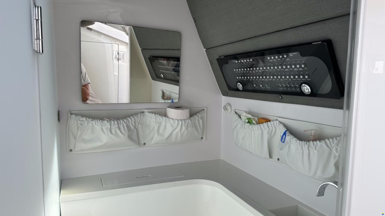 Axopar 37 Cross Cabin