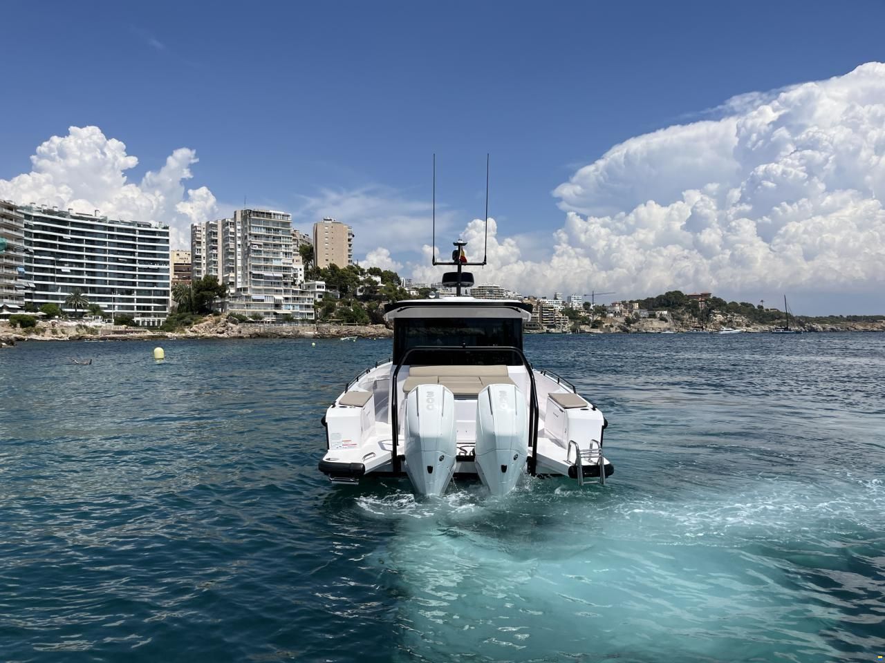 Axopar 37 Cross Cabin
