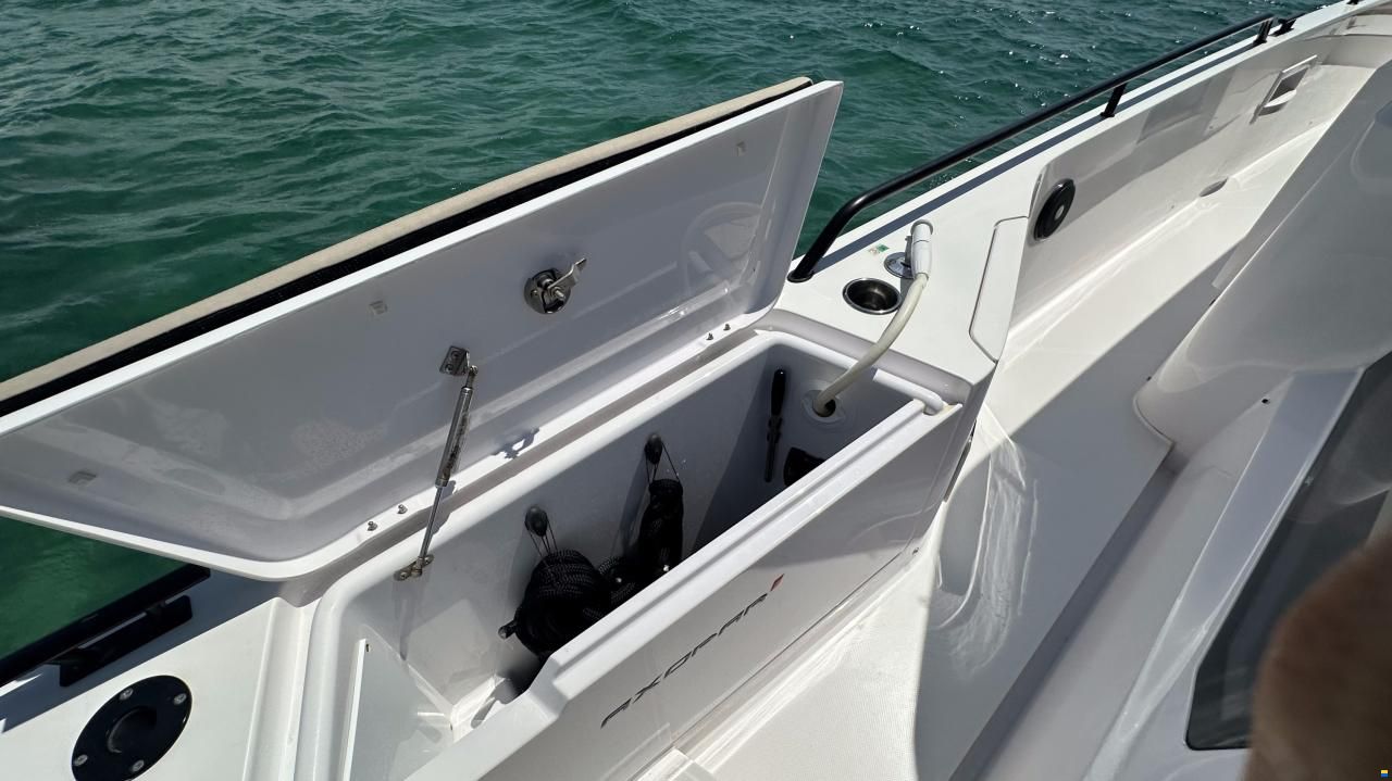 Axopar 37 Cross Cabin