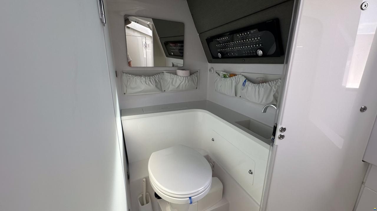 Axopar 37 Cross Cabin