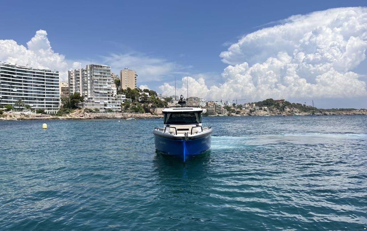 Axopar 37 Cross Cabin