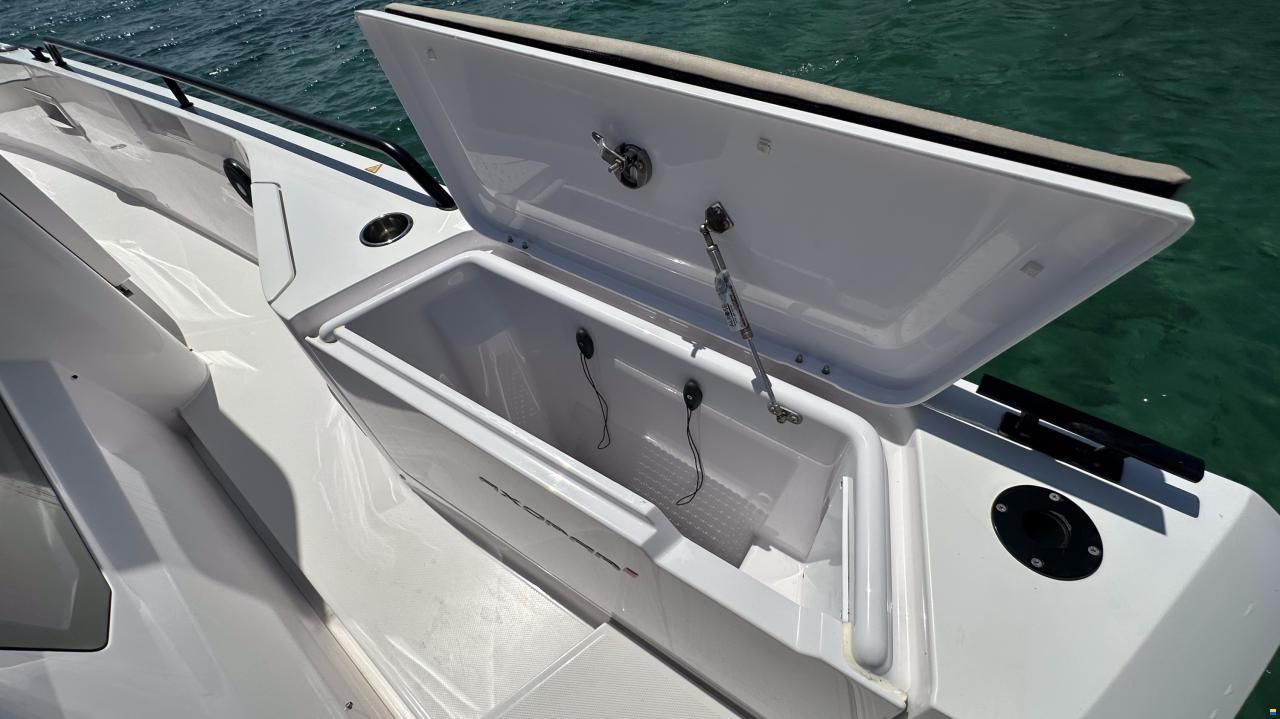 Axopar 37 Cross Cabin