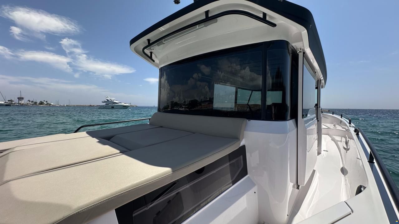 Axopar 37 Cross Cabin