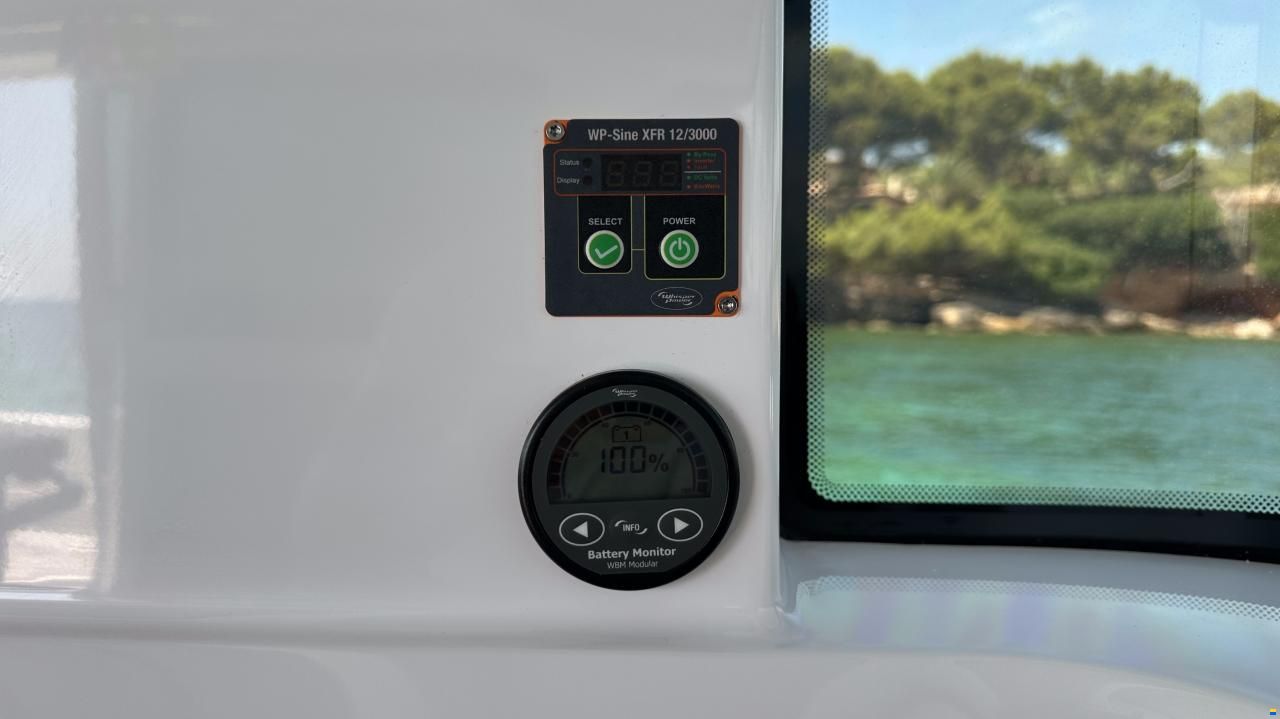 Axopar 37 Cross Cabin