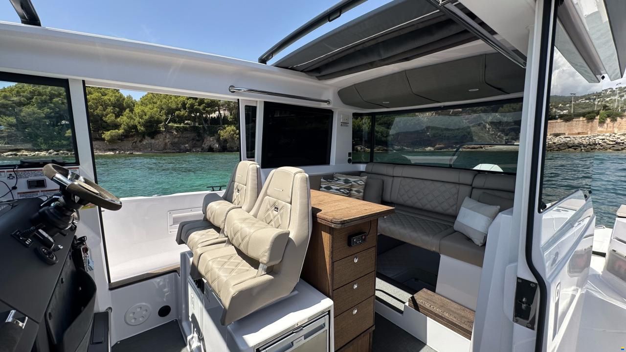 Axopar 37 Cross Cabin