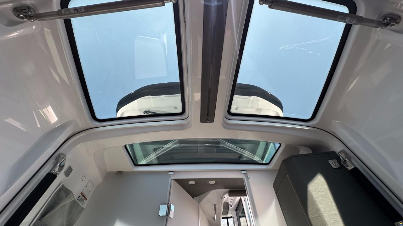 Axopar 37 Cross Cabin