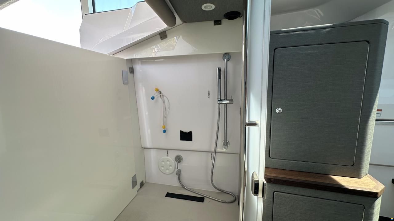 Axopar 37 Cross Cabin