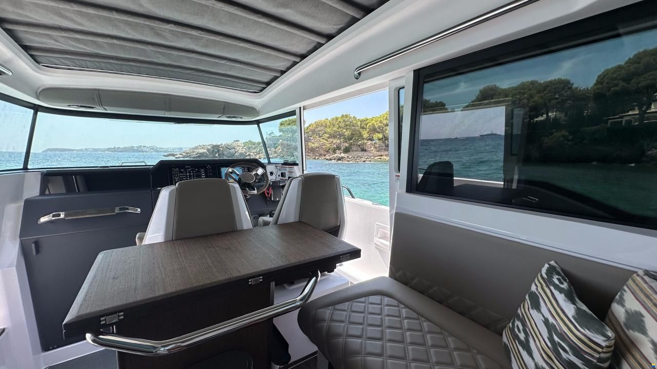 Axopar 37 Cross Cabin