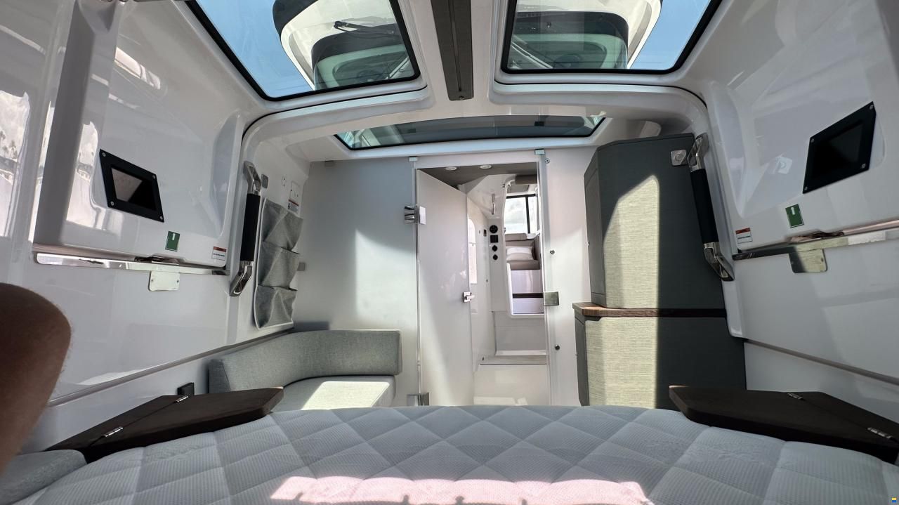 Axopar 37 Cross Cabin