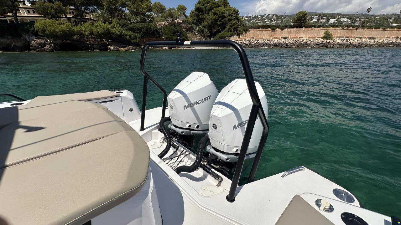 Axopar 37 Cross Cabin