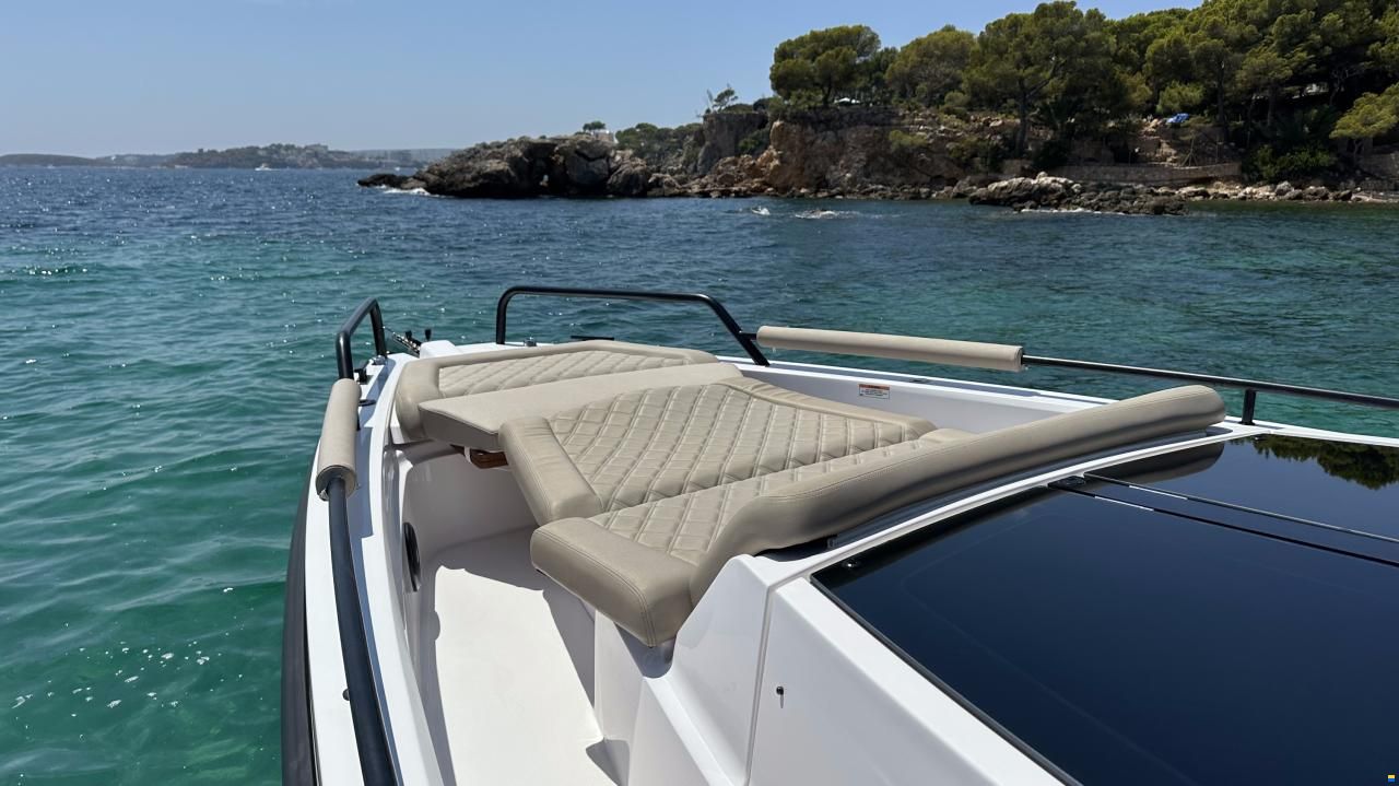 Axopar 37 Cross Cabin
