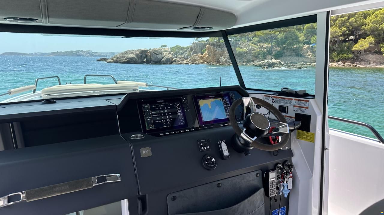 Axopar 37 Cross Cabin