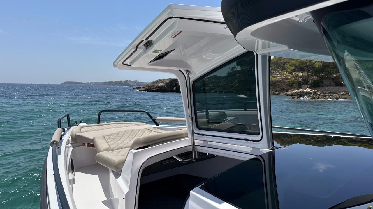 Axopar 37 Cross Cabin