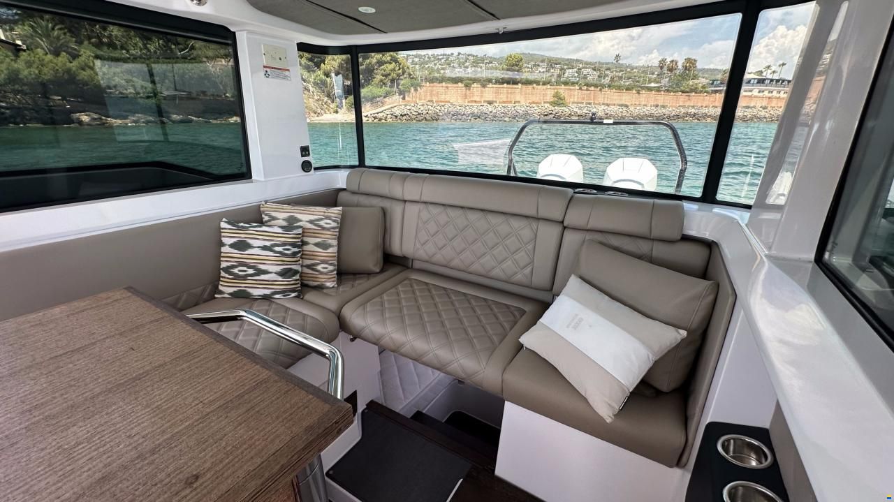Axopar 37 Cross Cabin
