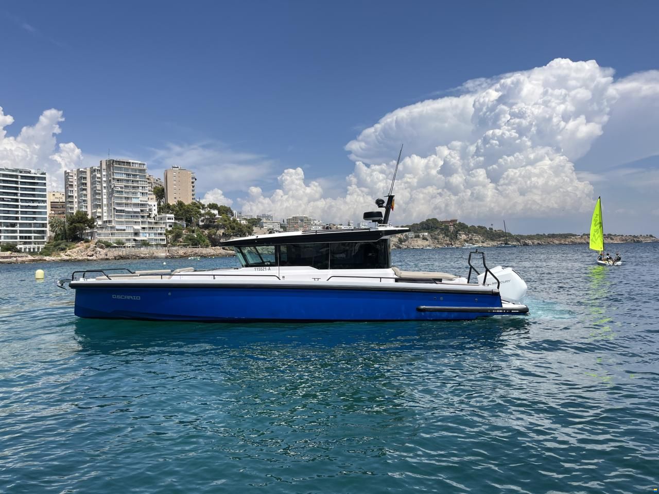 Axopar 37 Cross Cabin
