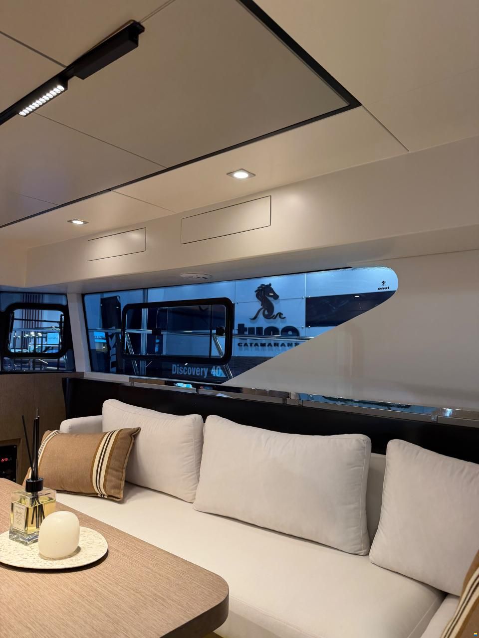 Catamaran Discovery 40
