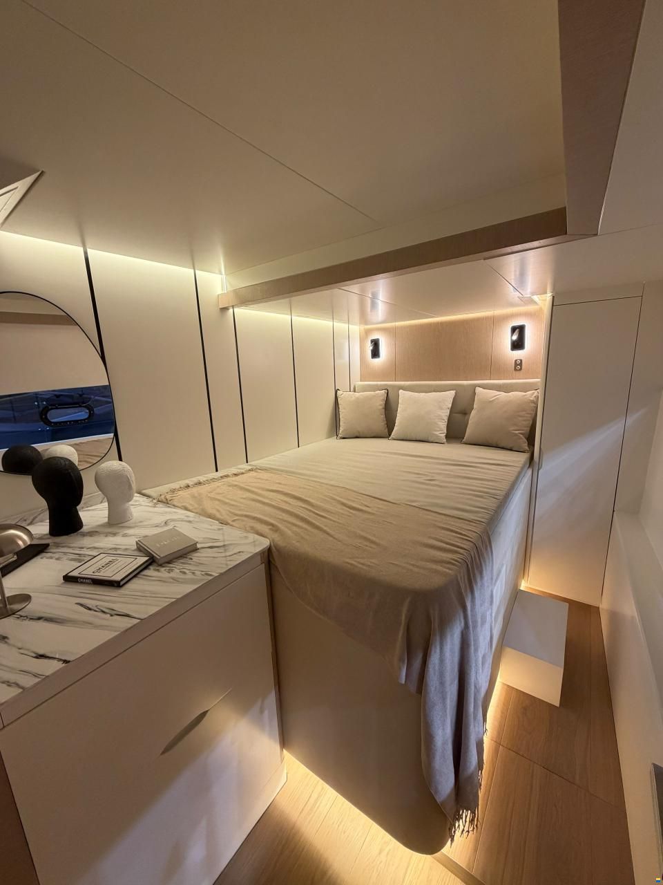 Catamaran Discovery 40
