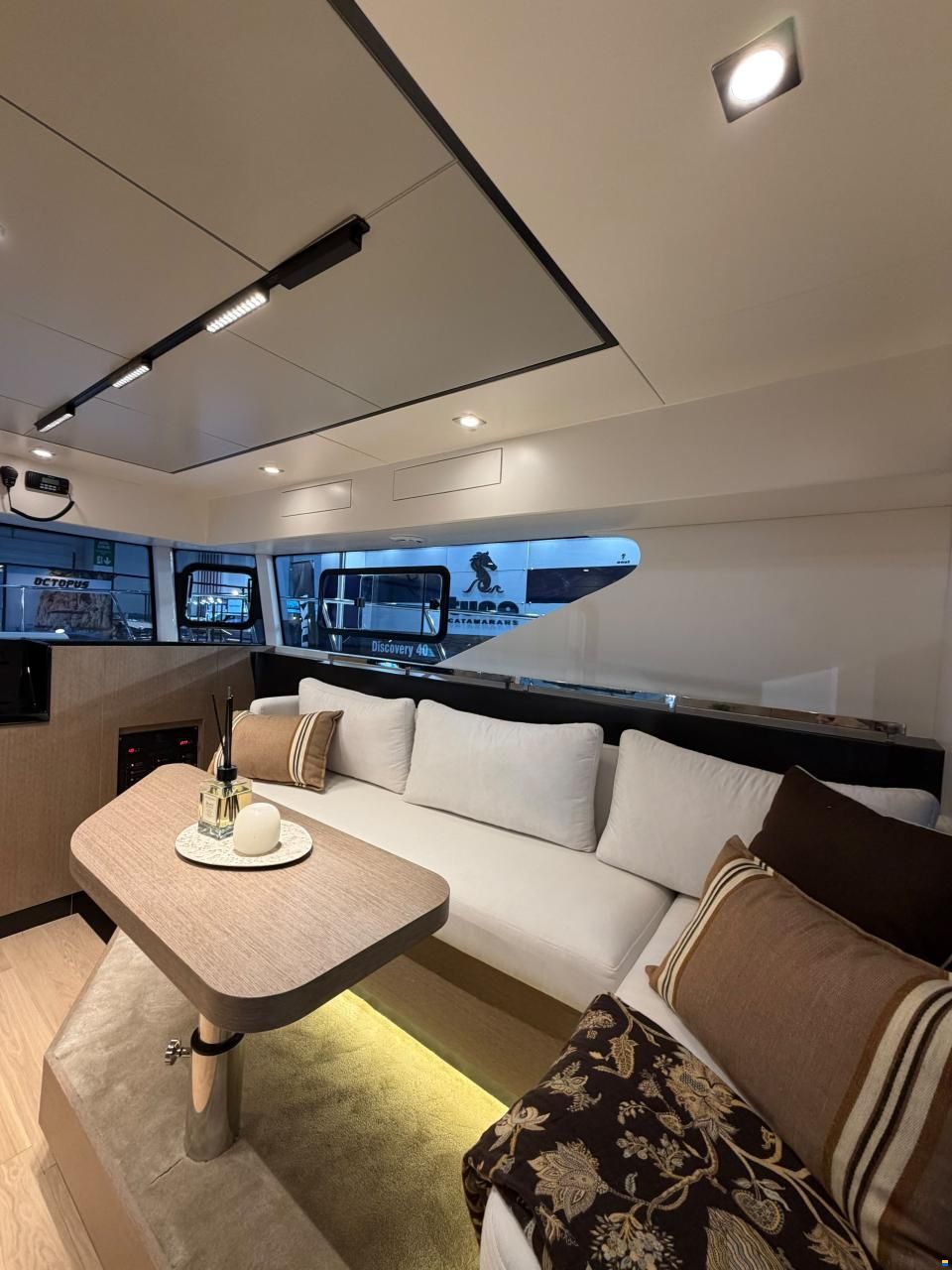 Catamaran Discovery 40