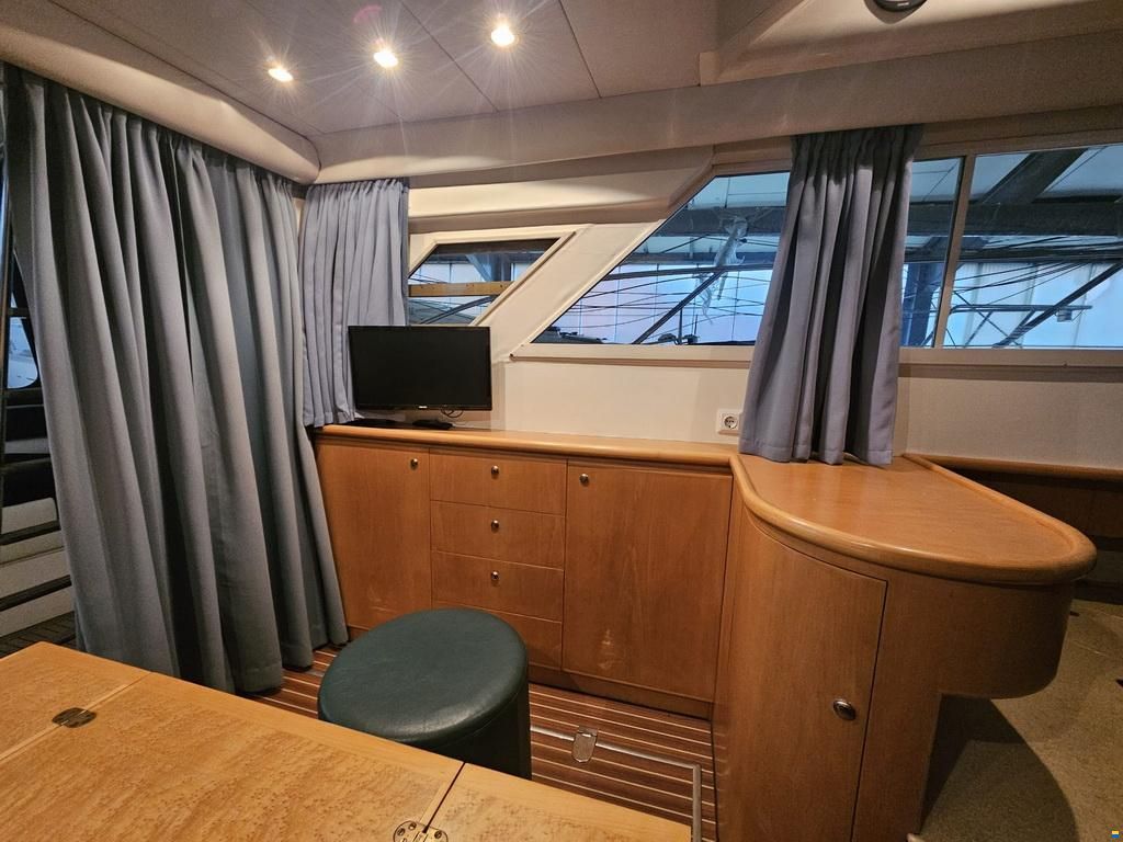 Fairline Phantom 37 Fly