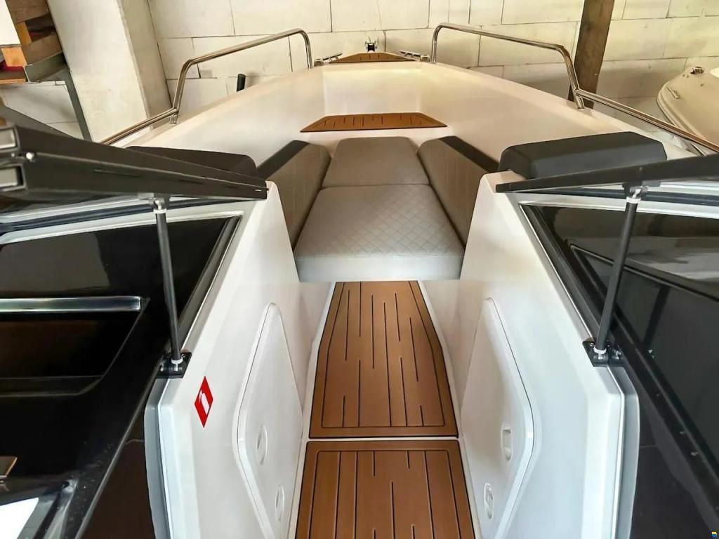 Compass Boats Bowrider BR7