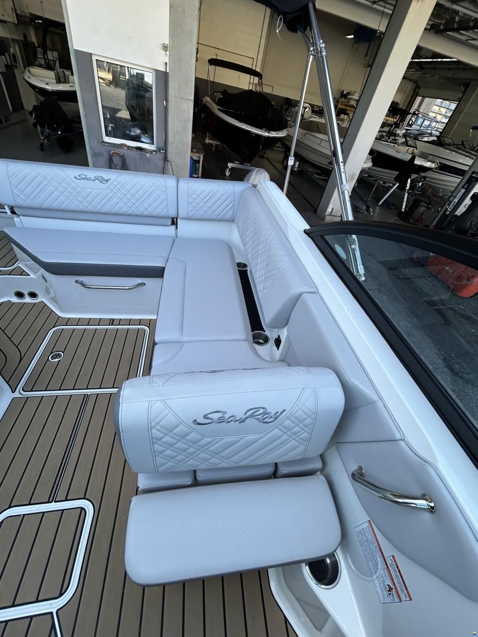 Sea Ray 230 SDSE Surf