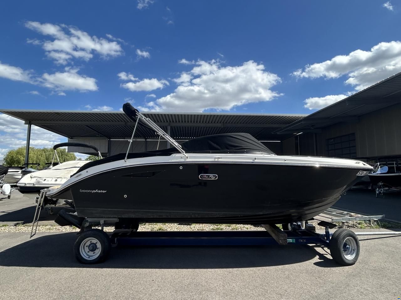 Sea Ray 230 SDSE Surf