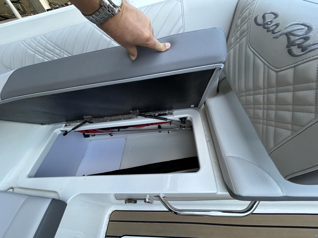Sea Ray 230 SDSE Surf