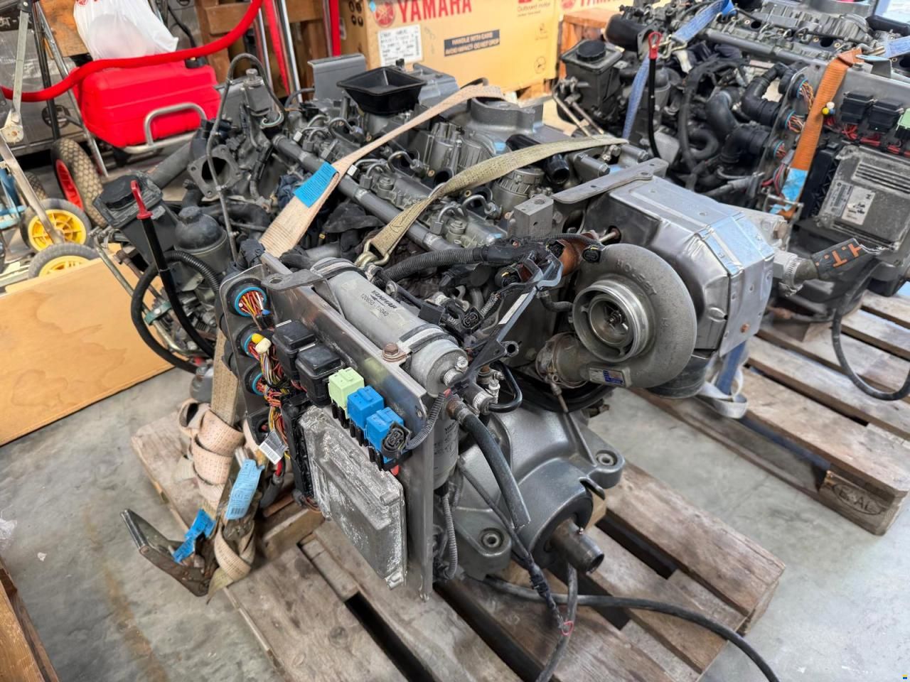 Yanmar 2x Yanmar 6BY220Z diesel