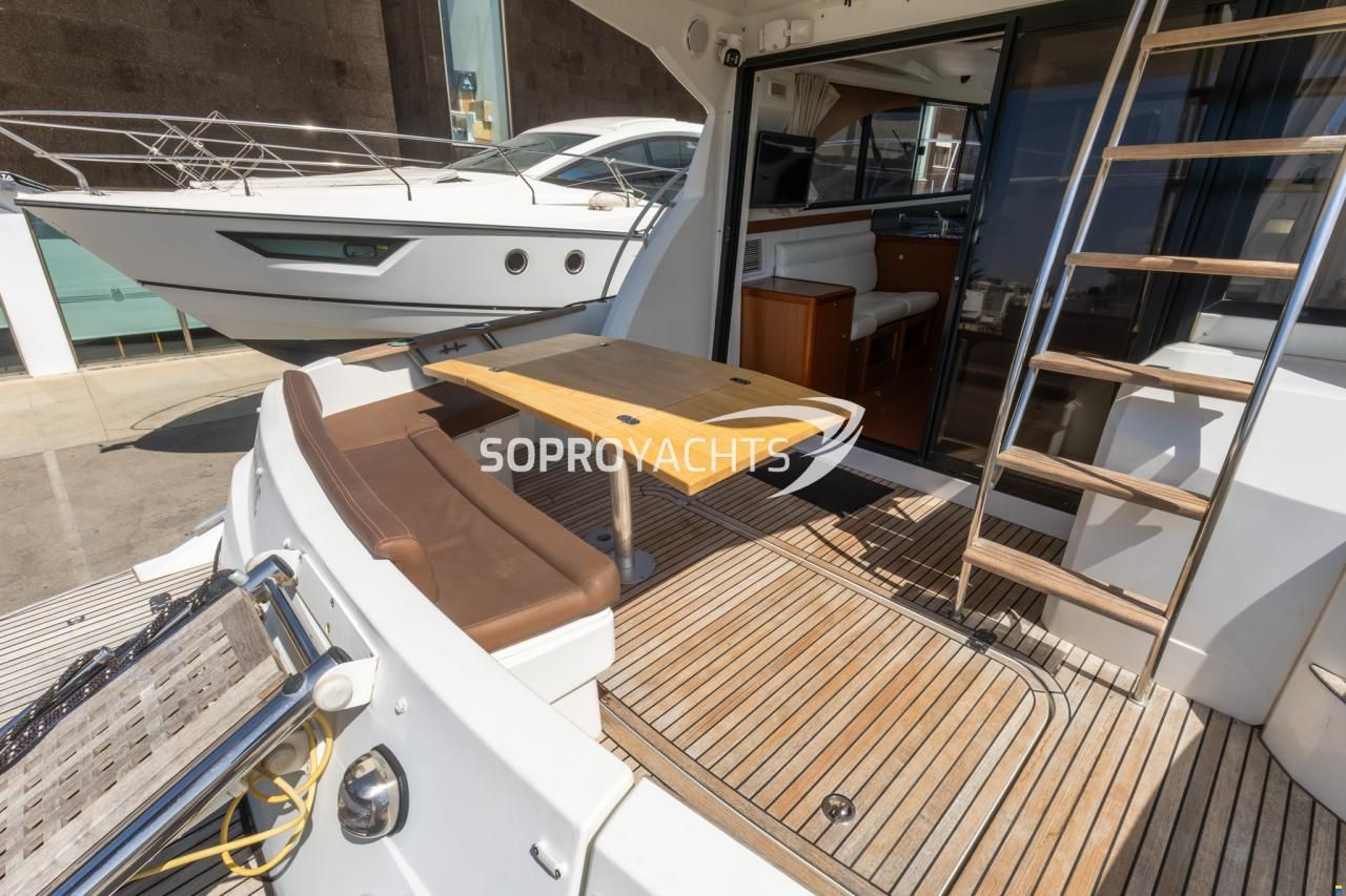 Beneteau Antares 42