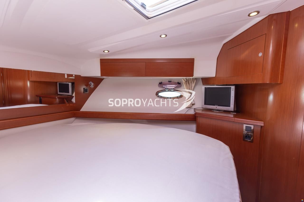 Beneteau Antares 42