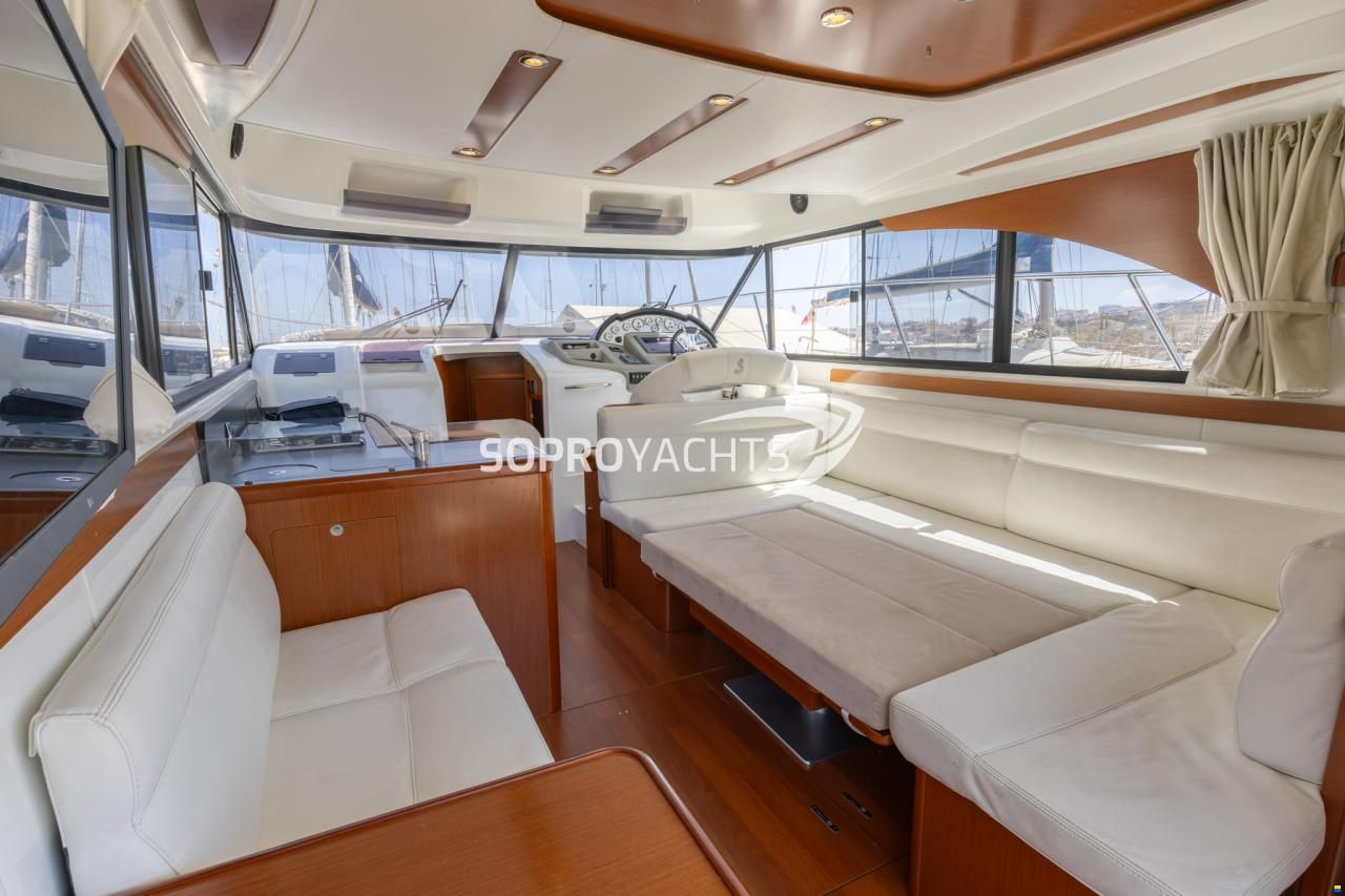 Beneteau Antares 42