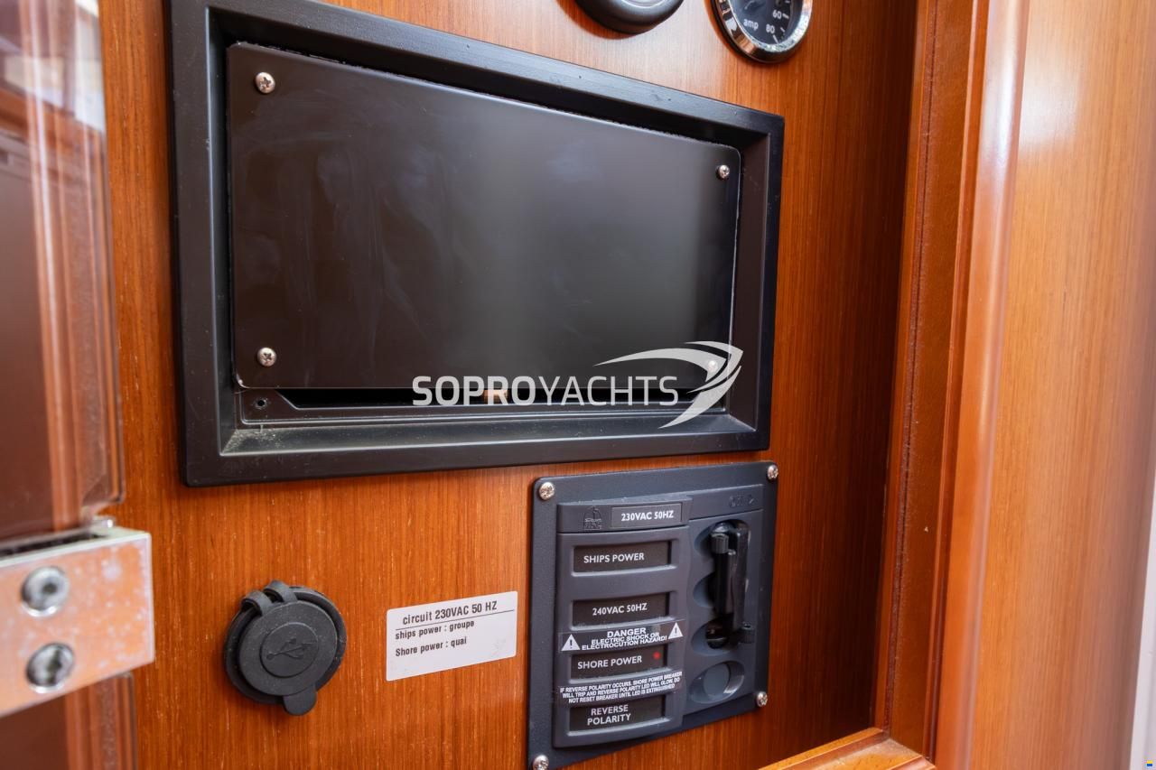 Beneteau Antares 42