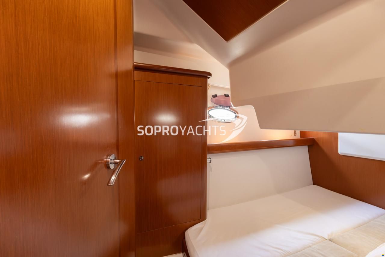 Beneteau Antares 42