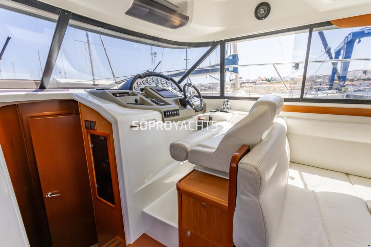 Beneteau Antares 42