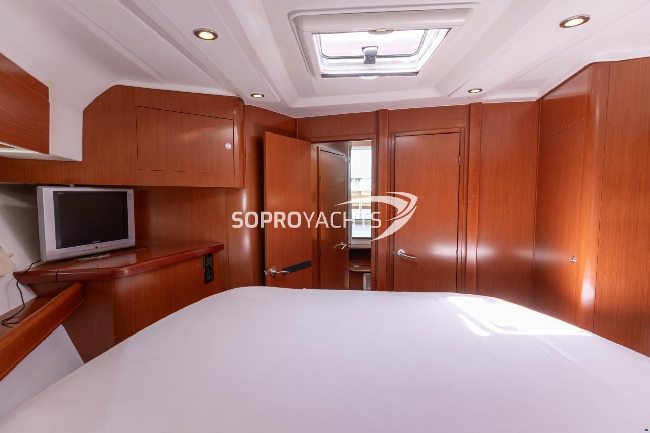 Beneteau Antares 42