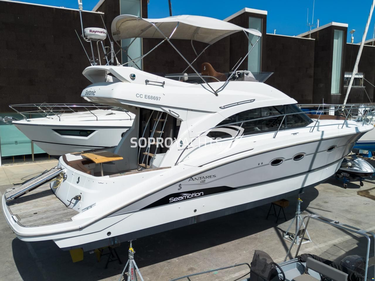 Beneteau Antares 42