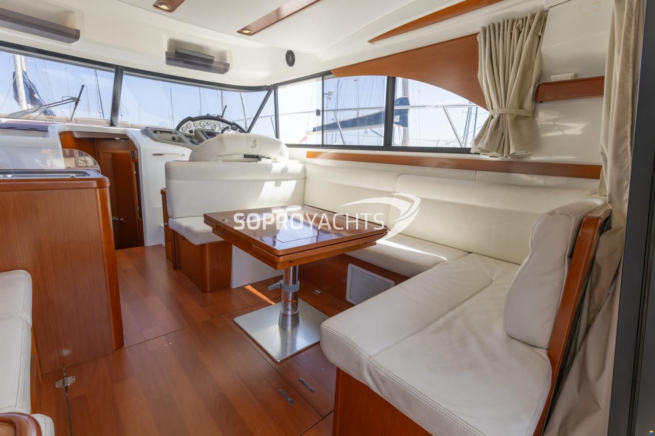 Beneteau Antares 42