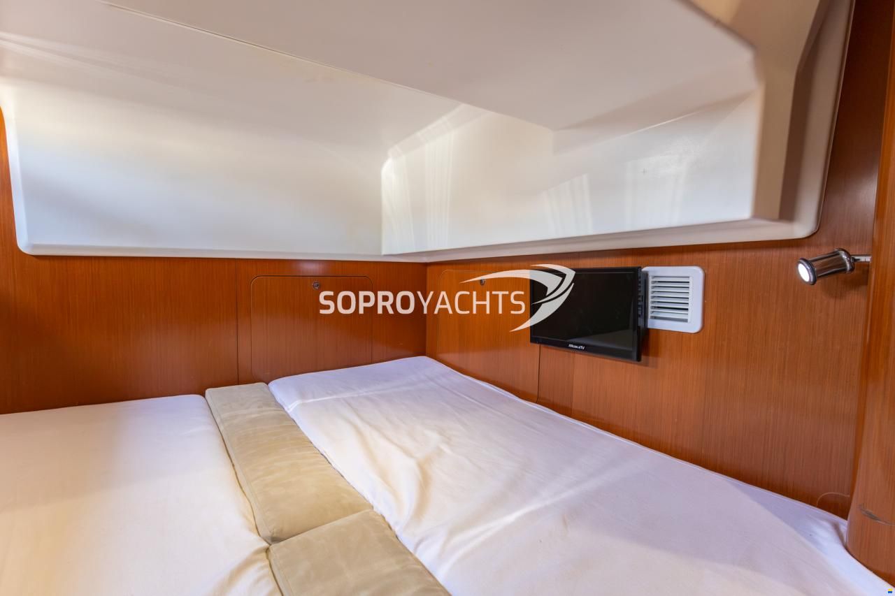 Beneteau Antares 42