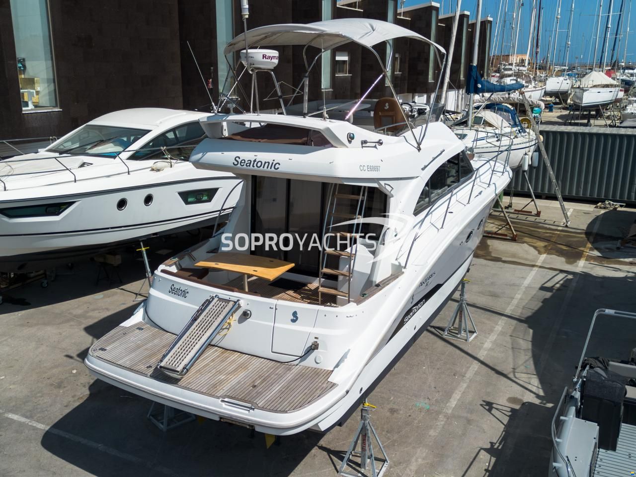 Beneteau Antares 42