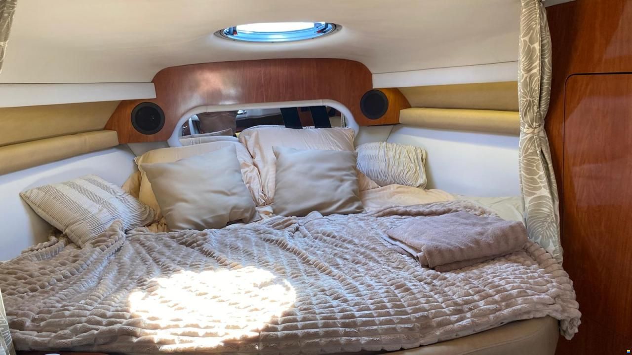 Crownline 330