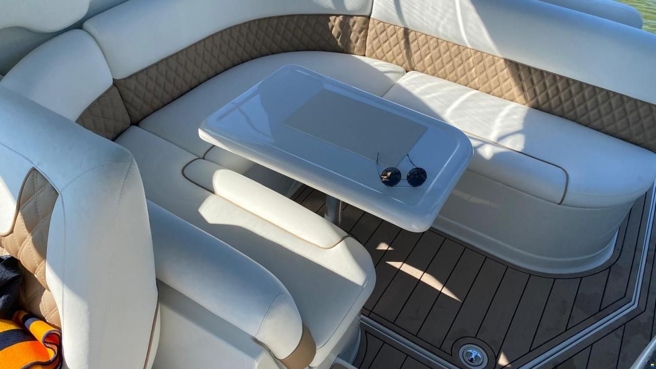 Crownline 330