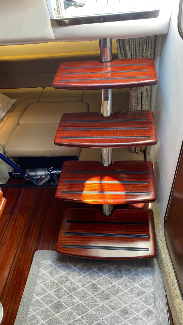 Crownline 330