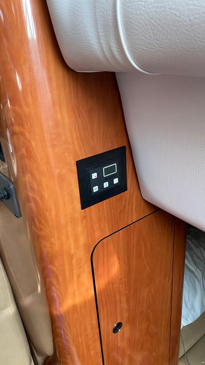 Crownline 330
