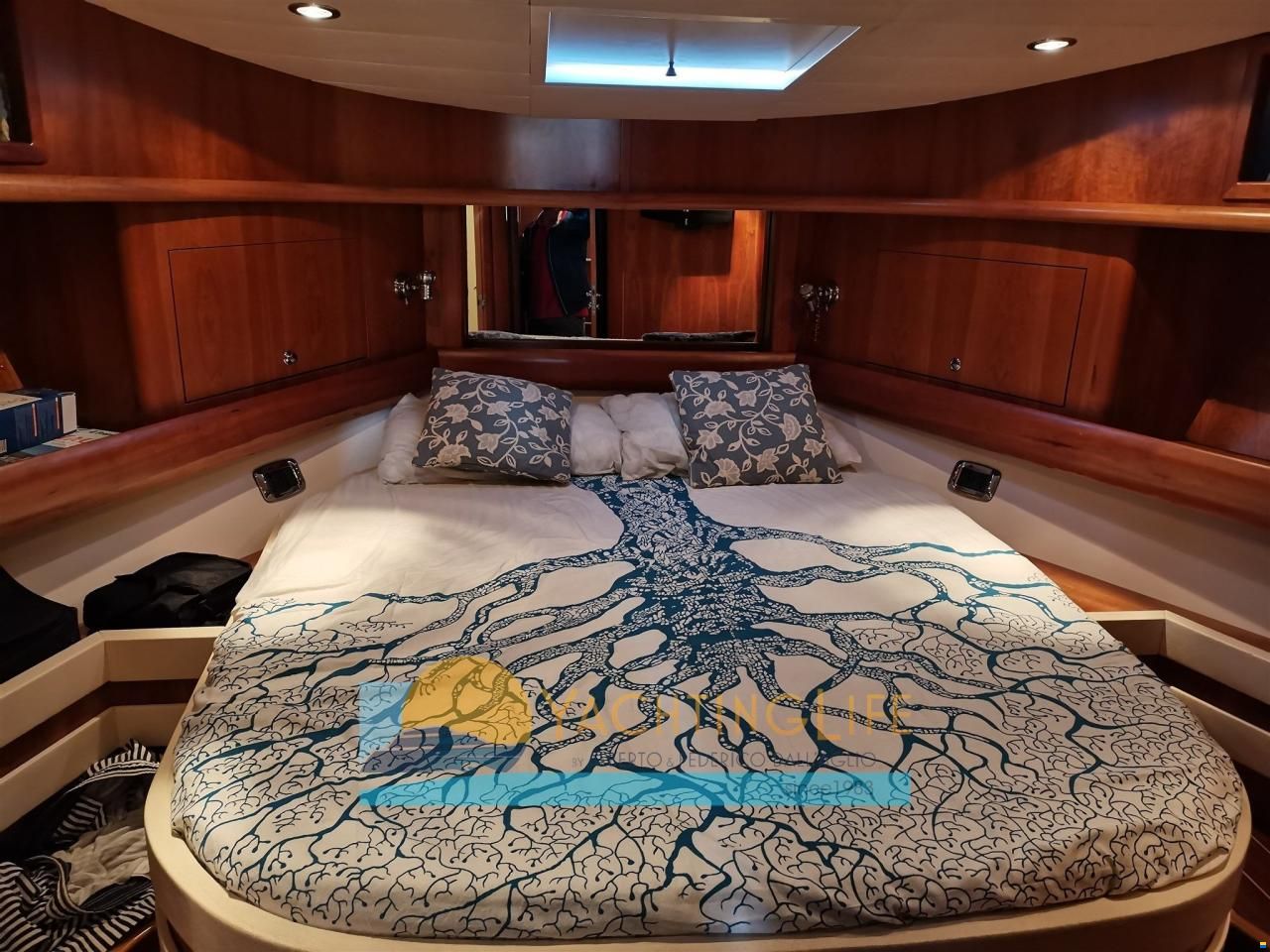 Cayman 43 WA
