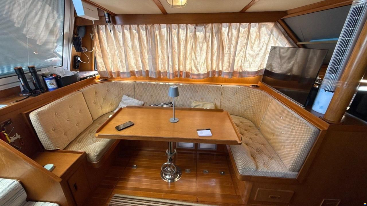 Edership 37 AFT CABIN